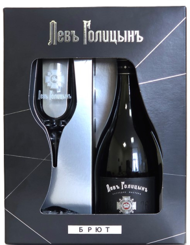 Игристое белое брют "Левъ Голицынъ. Коронационное" 0,75л п/уп + бокал. Россия
